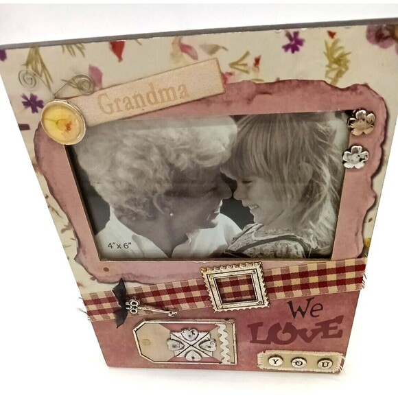 Vintage Style We Love Grandma Photo Frame - Picture 2 of 8